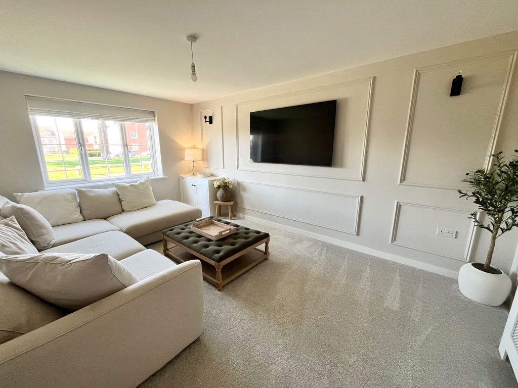 Property photo 3 of 17 Everdon Drive