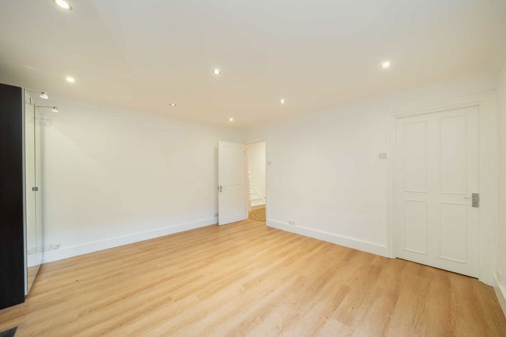 Property photo 3 of 5