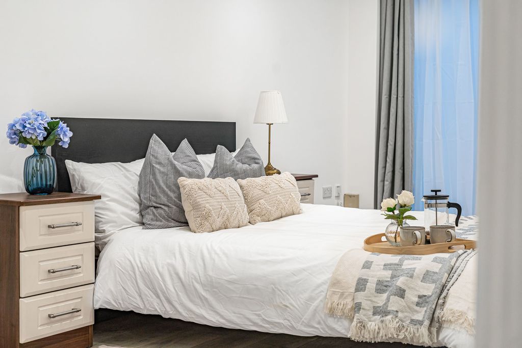 Property photo 3 of 25 Studio