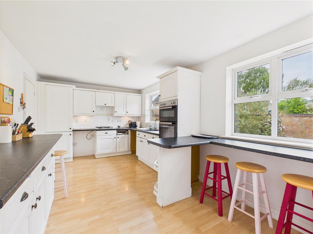 Property photo 2 of 14 Breakfast Kitchen