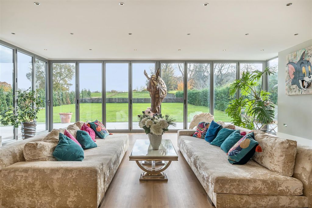 Property photo 3 of 37 1373715-11-6909Fdc409B6B.Jpg