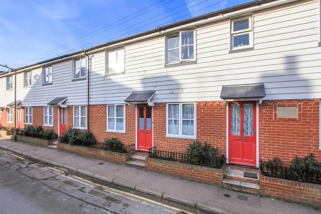 Property photo 1 of 9 St. Peters Road, Whitstable