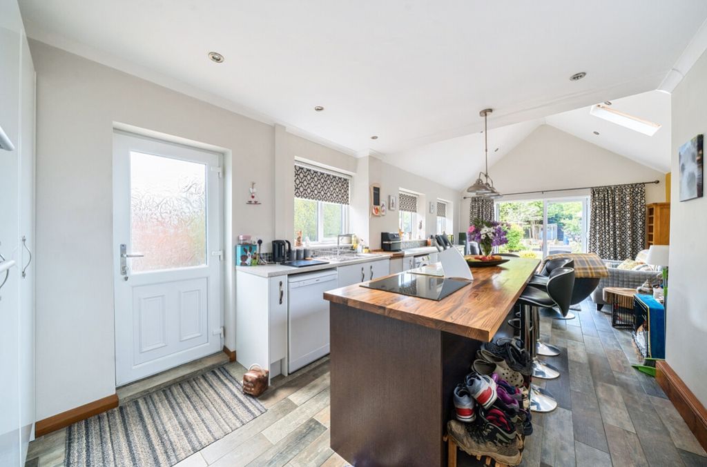 Property photo 3 of 17 1298895-7-68309532Bf42E-Arw