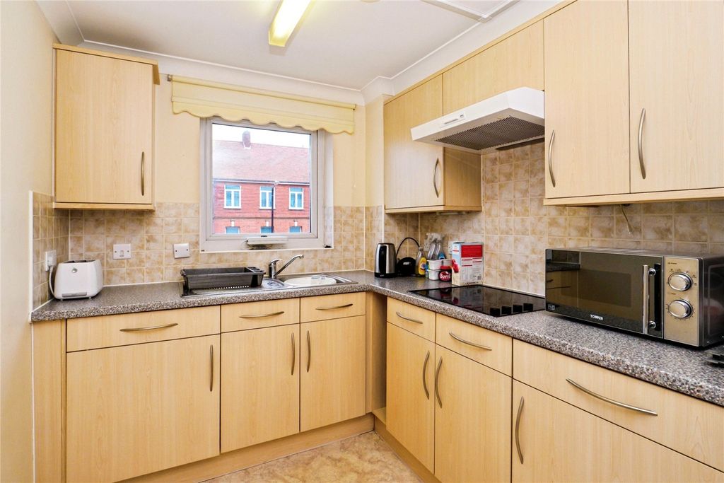 Property photo 3 of 11 Kitchen