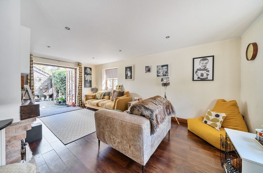 Property photo 2 of 23 Bampton Seddons