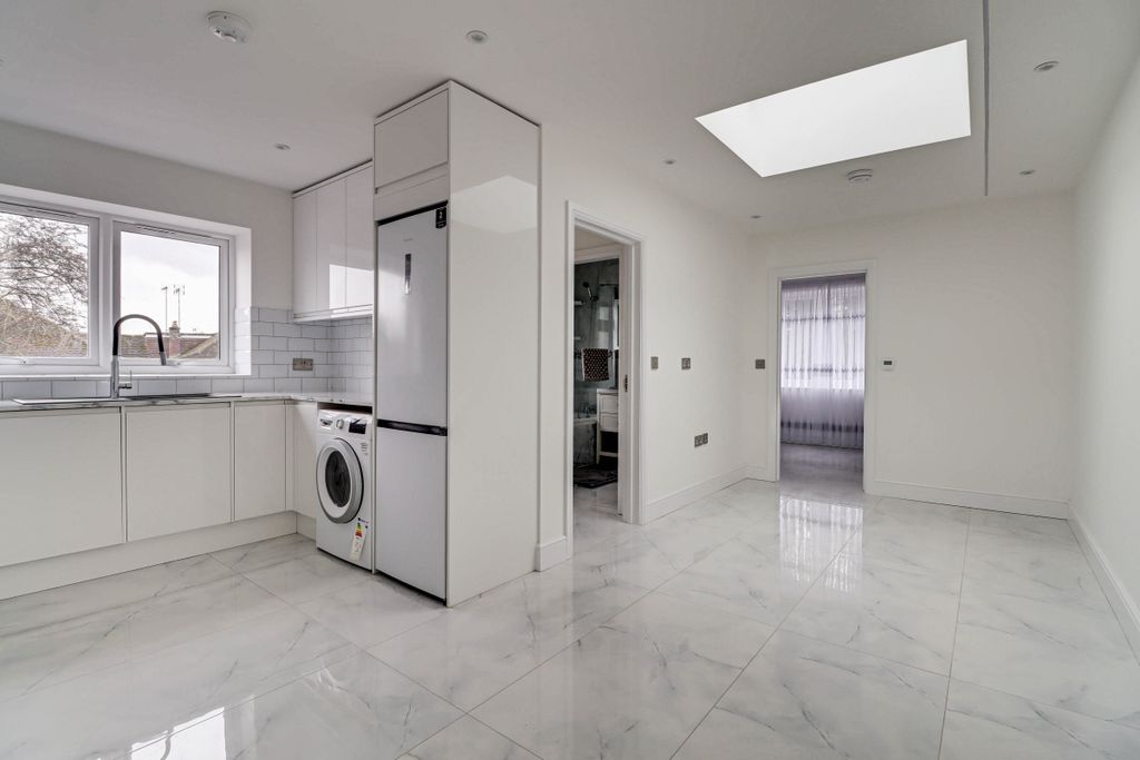 Property photo 2 of 8 Img1361Img1363