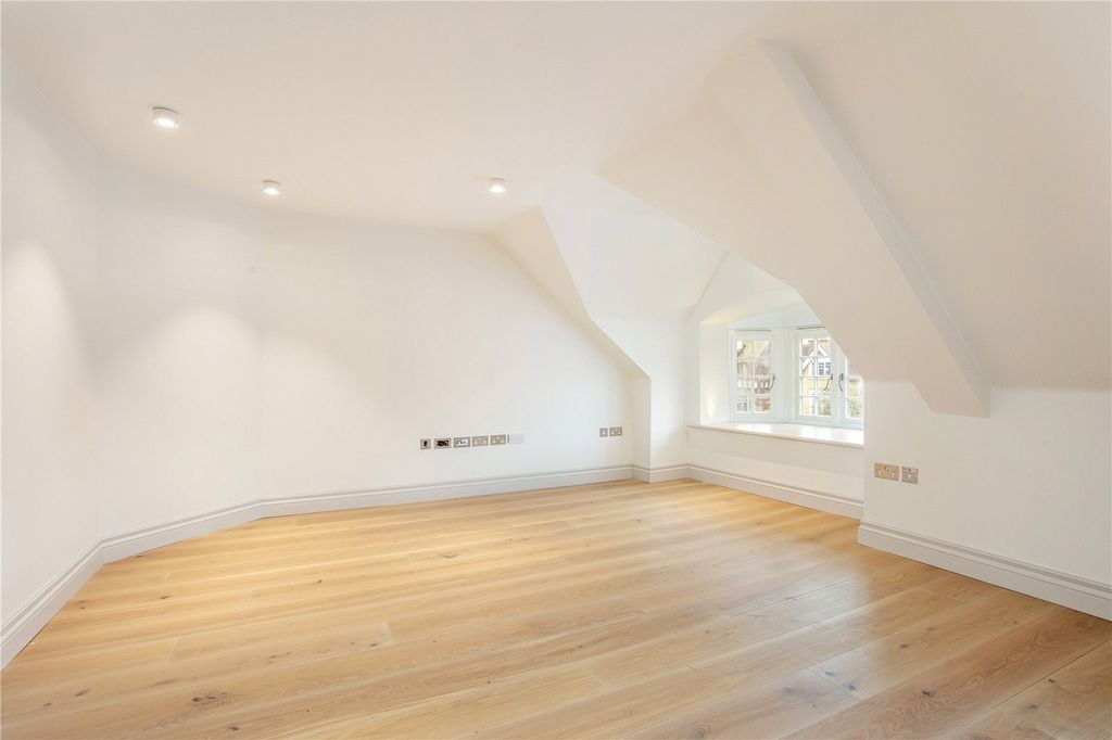 Property photo 2 of 11 Sitting Room