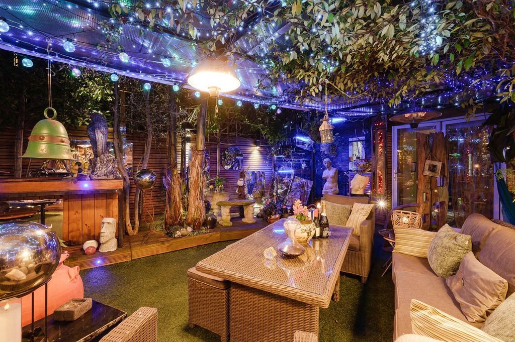 Property photo 2 of 19 Terrace / Patio