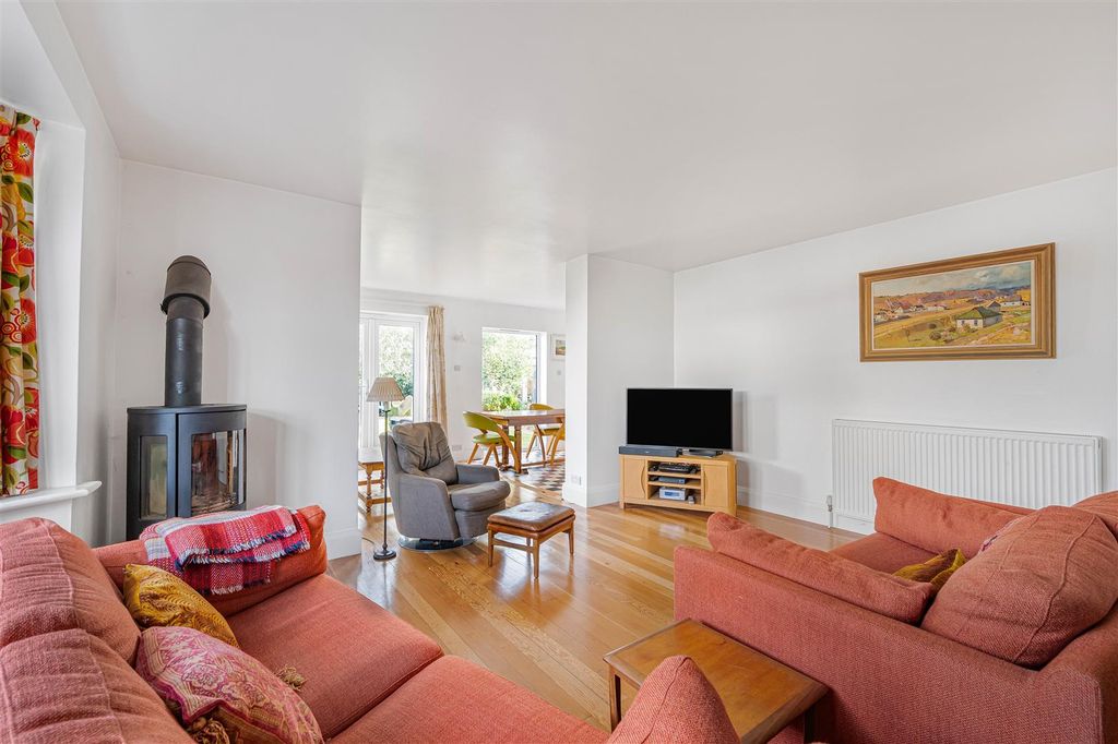 Property photo 3 of 33 Living Room