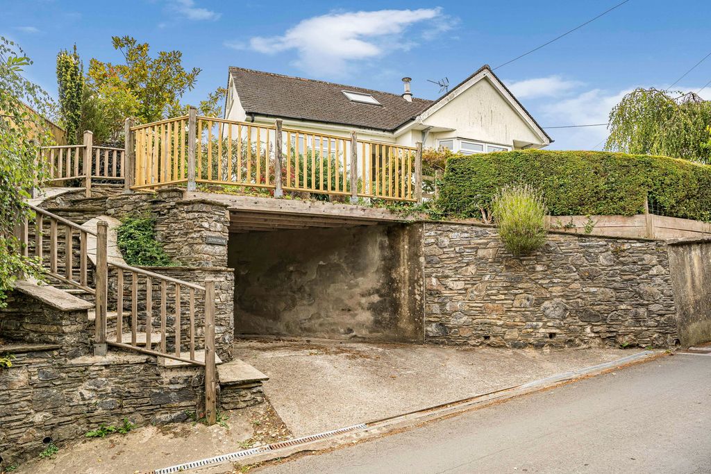 Property photo 2 of 21