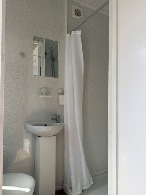 Property photo 3 of 9 Shower Gf