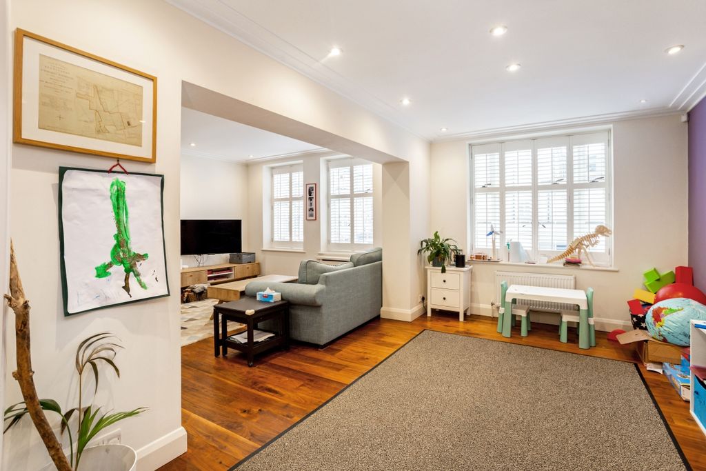 Property photo 2 of 11 Glenmore House 29...