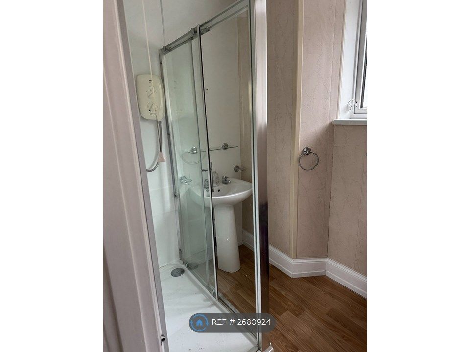 Property photo 3 of 11 Bathroom