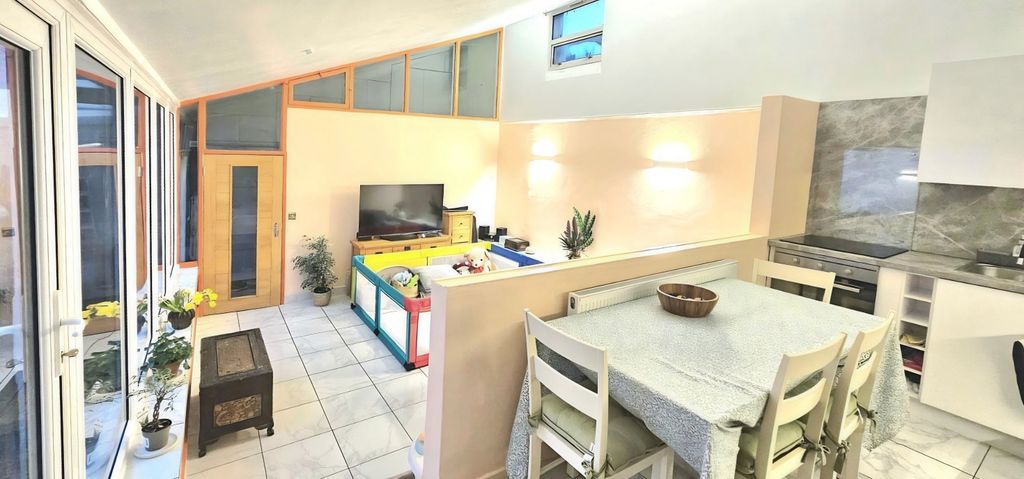 Property photo 3 of 19 Image