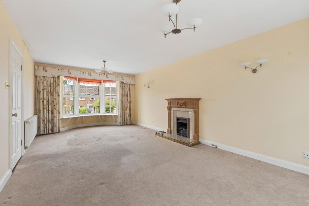 Property photo 2 of 22 Sitting Room