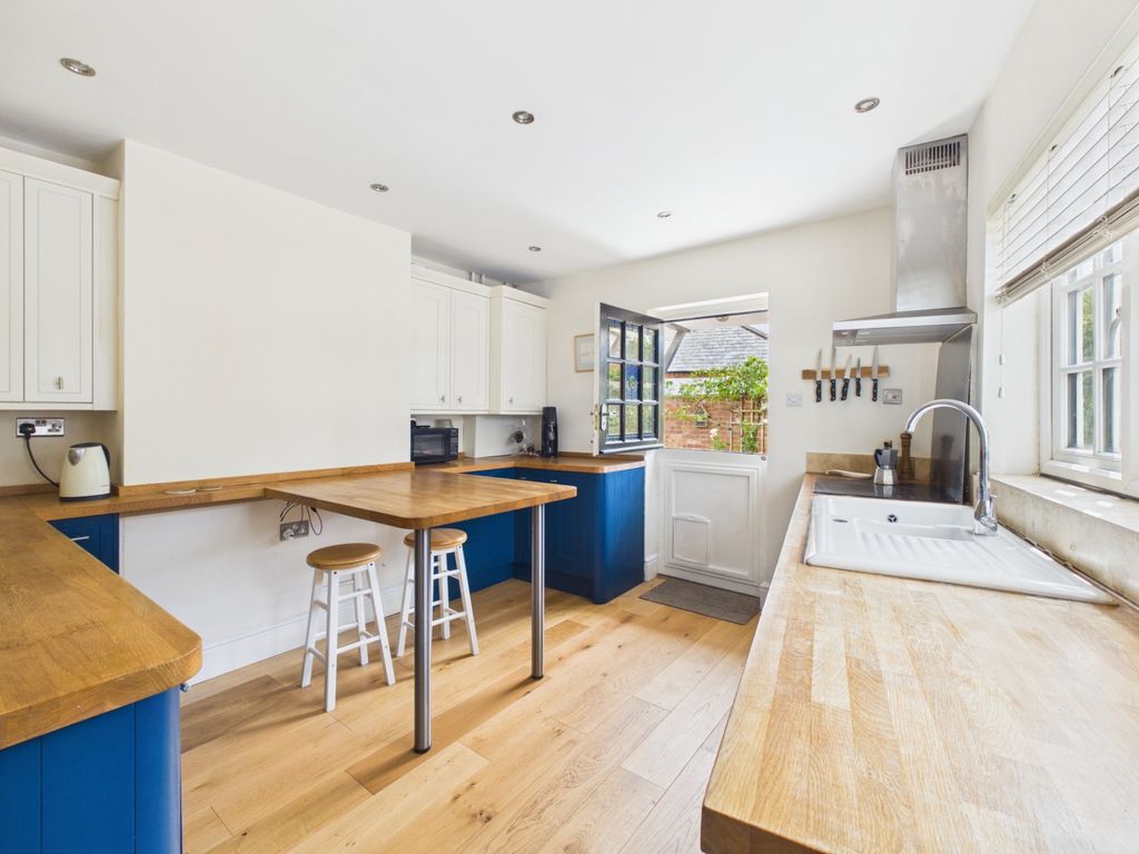 Property photo 3 of 28 Knutsford Lane