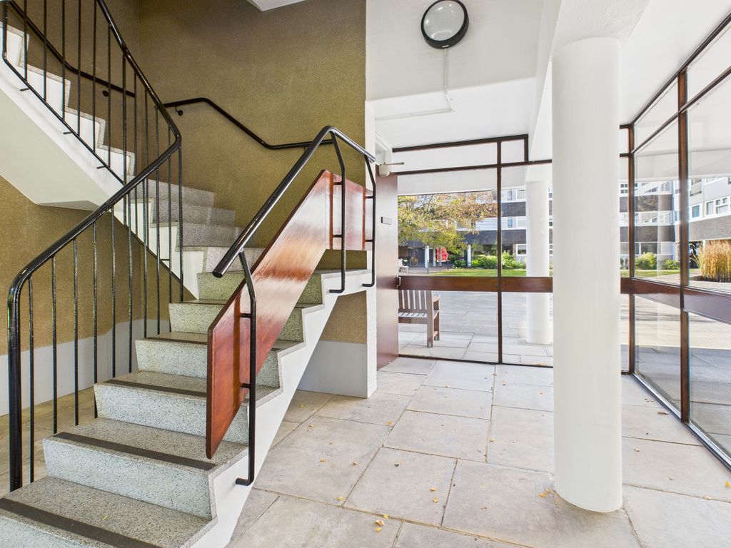 Property photo 2 of 18 Cam02545G0-Pr0517-Still014