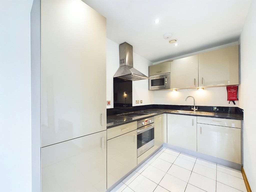 Property photo 3 of 10 Cam04036G0-Pr0022-Still003.Jpg
