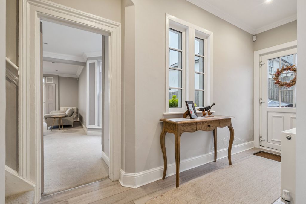 Property photo 2 of 33 Picture No. 01