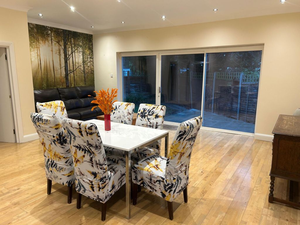 Property photo 2 of 17 Photo 3