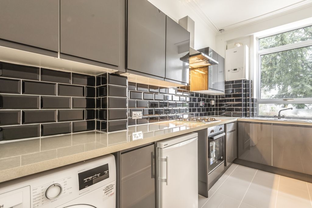 Property photo 2 of 7 Kitchen