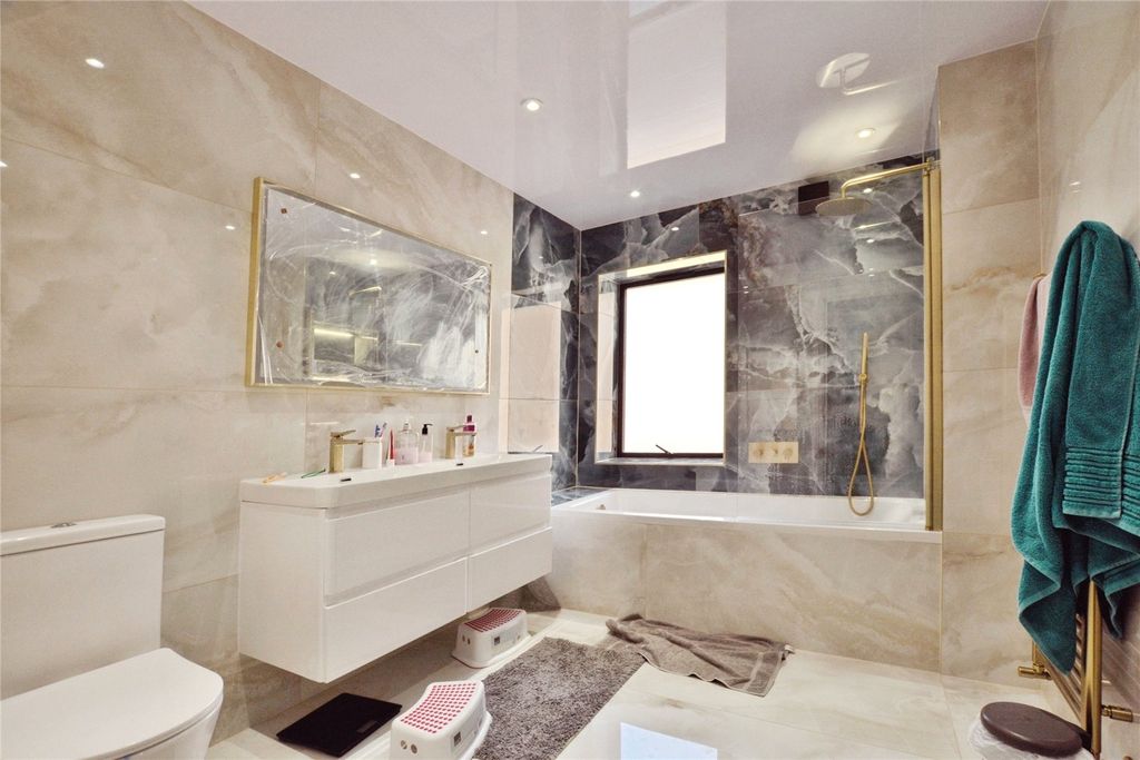 Property photo 3 of 6 Picture No. 01