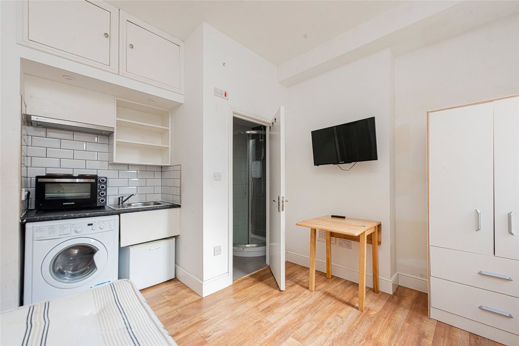 Property photo 3 of 6 Picture No. 17