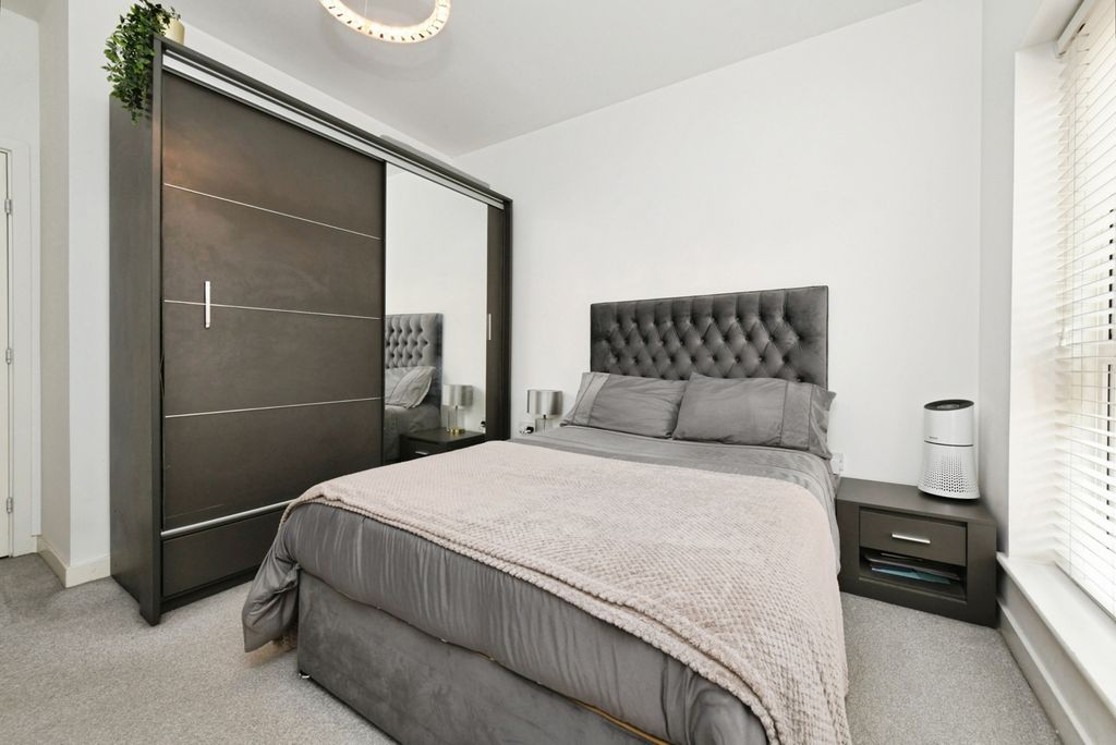 Property photo 3 of 30 Pbox-Img.Jpg