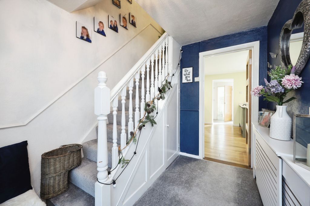 Property photo 2 of 15 Entrance Hall