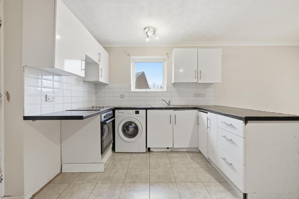 Property photo 2 of 9 Kitchen