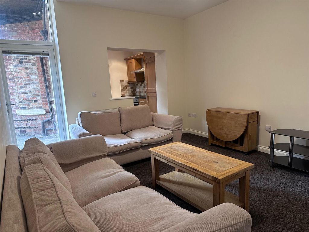 Property photo 1 of 8 Lounge.Jpg