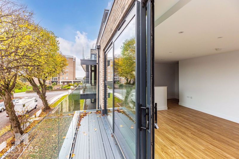 Property photo 3 of 20 Photo 14