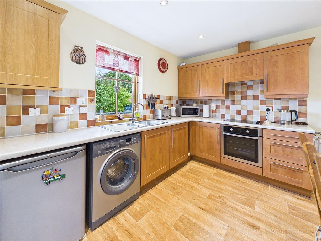 Property photo 2 of 30 Kitchen / Breakfast