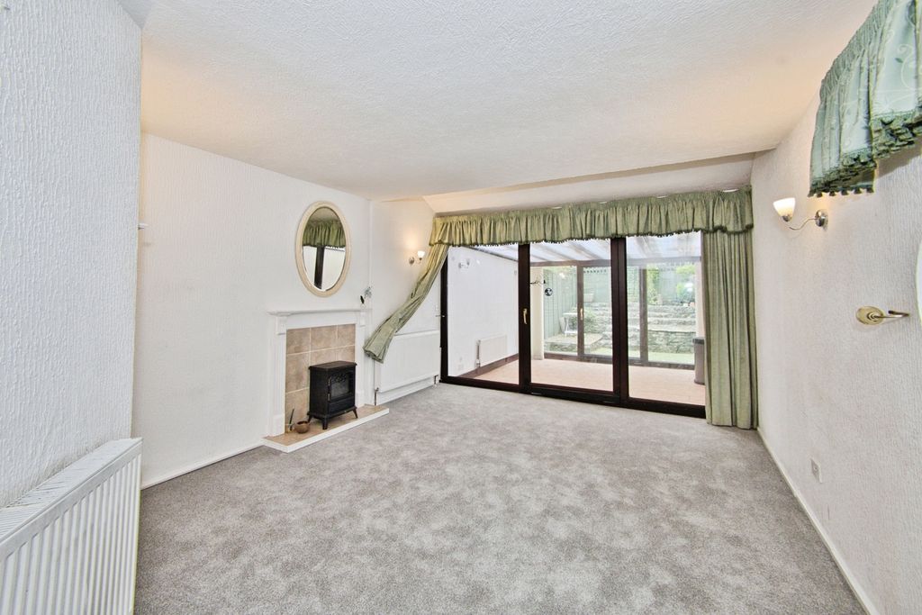 Property photo 2 of 17 Photo