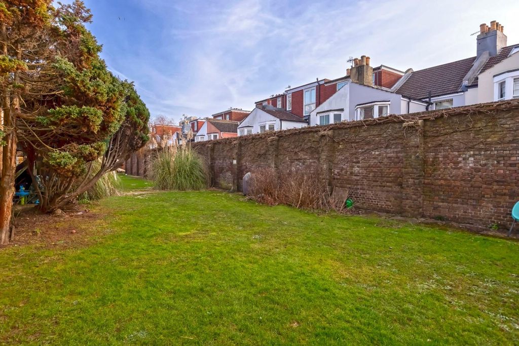 Property photo 2 of 12 Sheridan Mansions_6.Jpg