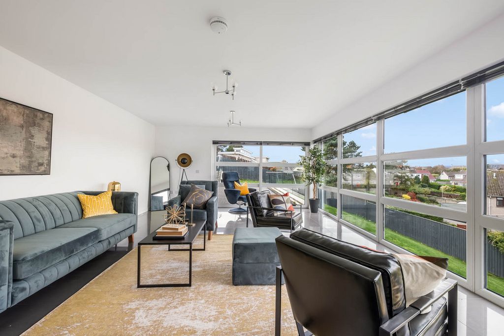 Property photo 3 of 43