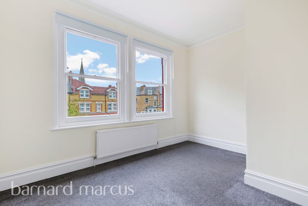 Property photo 3 of 7 Bedroom 1