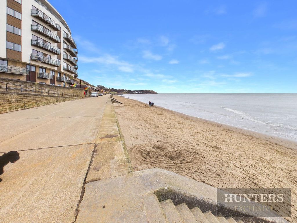 Property photo 2 of 21 Cam05316G0-Pr0345-Still016.Jpg