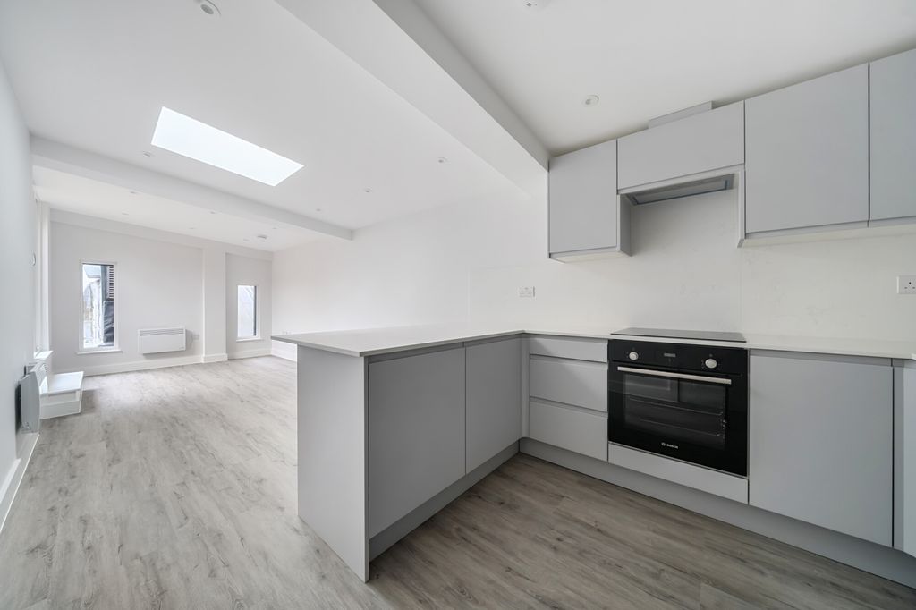 Property photo 2 of 14 1387329-5-69316c0...