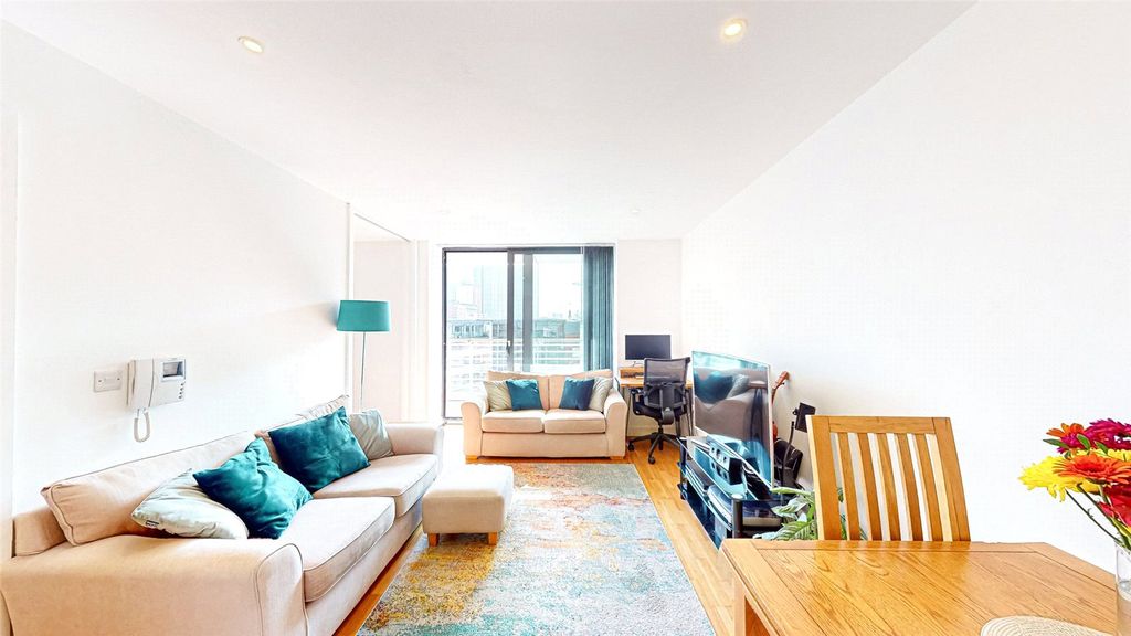 Property photo 1 of 17 Picture No. 02