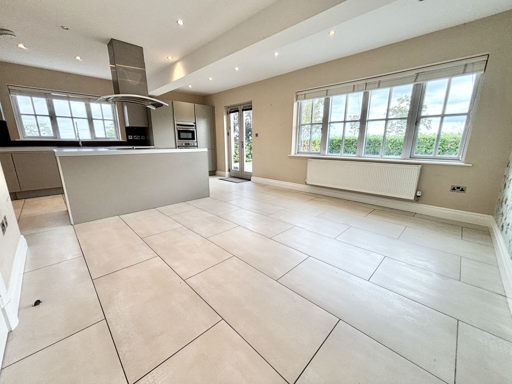 Property photo 3 of 39