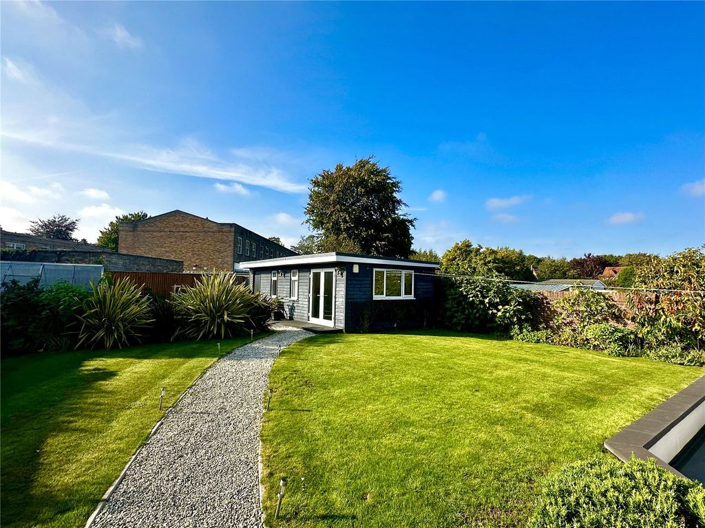 Property photo 2 of 18 Picture No. 24
