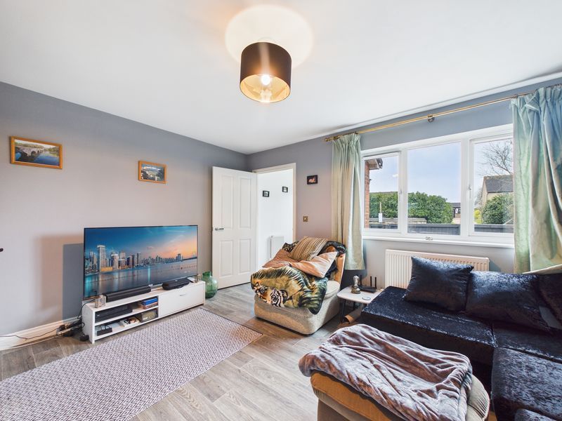 Property photo 3 of 18 Lounge