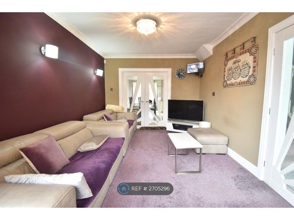 Property photo 3 of 11 Living Room 2