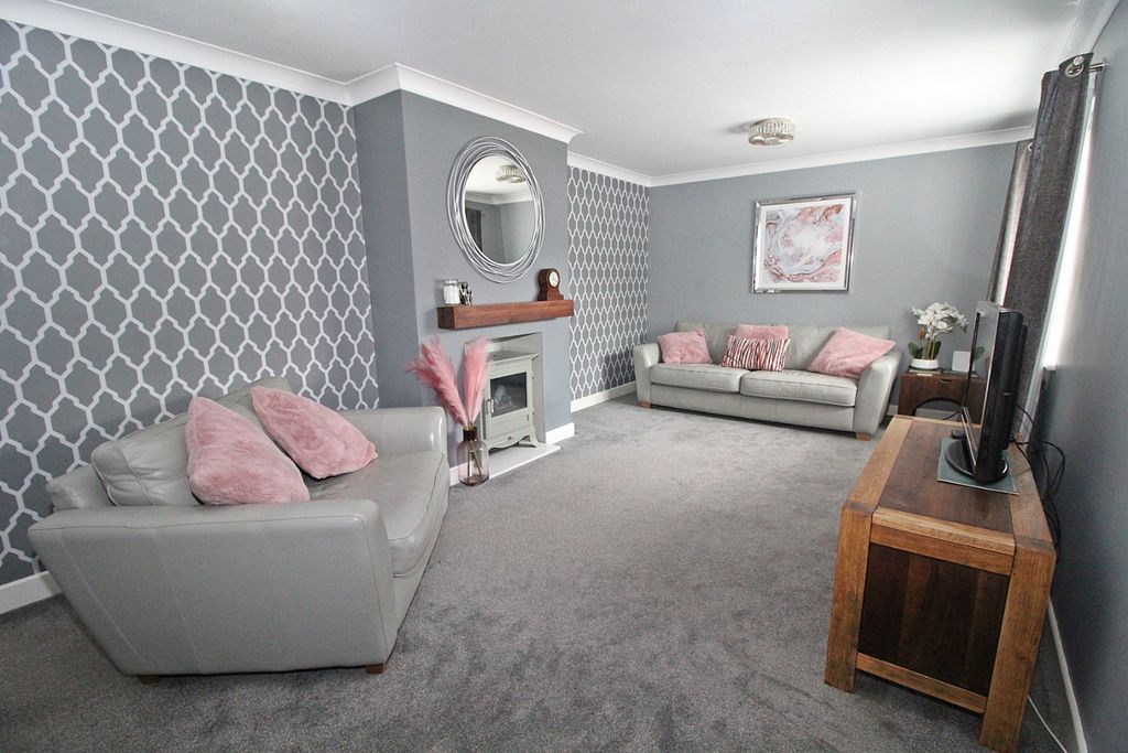 Property photo 2 of 13 4606204