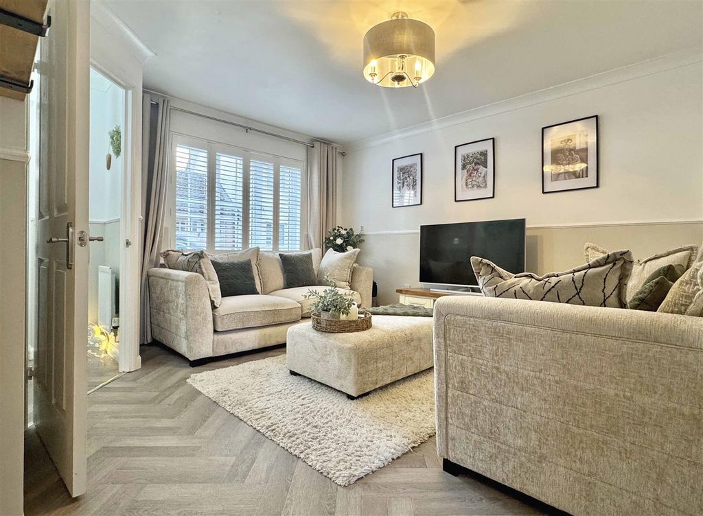 Property photo 2 of 27 Lounge B.Jpg