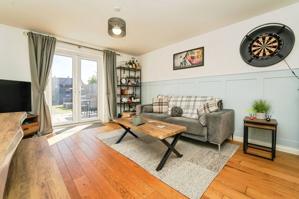Property photo 3 of 7 Pbox-Img.Jpg