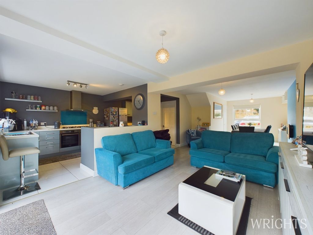 Property photo 1 of 28