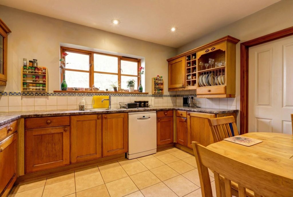 Property photo 3 of 23