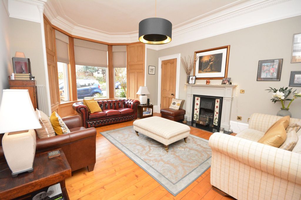 Property photo 2 of 27